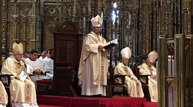 Francisco Cerro Chaves toma posesión como arzobispo de Toledo en una abarrotada catedral primada