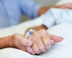 De enfermera de cuidados paliativos a enferma de cáncer: «Por favor, no me ofertéis la muerte»