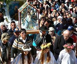 La devoción mariana es el eje de toda la cultura popular argentina, dice una experta en su folklore