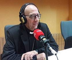 El cardenal Omella en Radio Nacional habla de colaborar con las autoridades pero intentar mantener abiertas las iglesia y la misa
