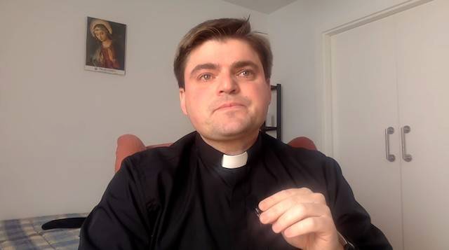 Llanto por sus fieles de un sacerdote con coronavirus: bello videomensaje que alimenta la fe