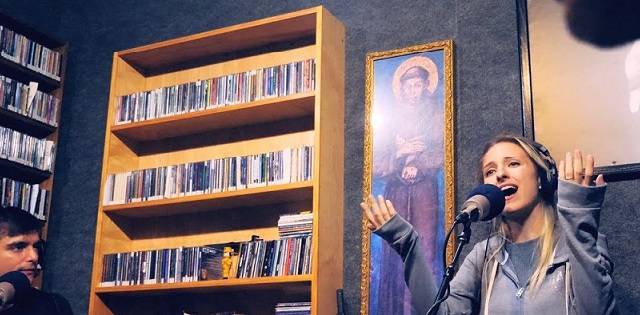 Athenas, de Argentina, es una de las autoras católicas muy populares que cantan en este festival online, cada día a las 20h, hora peninsular de España