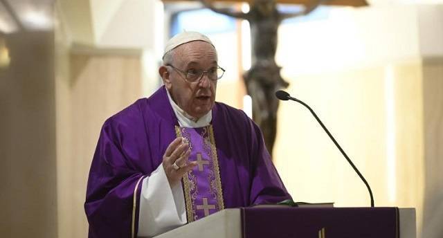 ¿Necesitas confesarte y no puedes debido al aislamiento? El Papa te explica qué puedes hacer