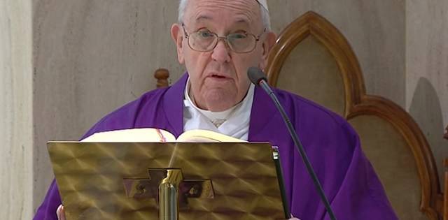 El Papa Francisco ha comentado el pasaje del becerro de oro, la tentación de la mala espiritualidad, la idolatría