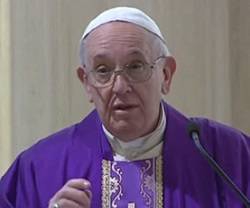 «Hay más gente que empieza a preocuparse por los demás, demos gracias a Dios», dice el Papa en misa