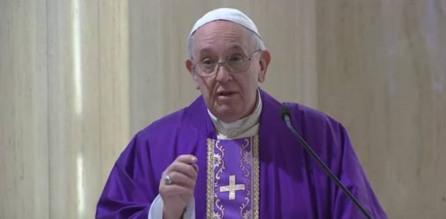 «Hay más gente que empieza a preocuparse por los demás, demos gracias a Dios», dice el Papa en misa