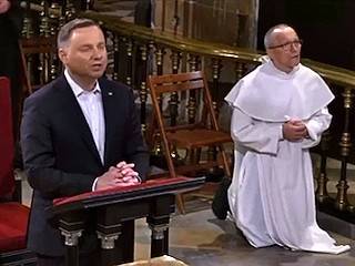 El presidente polaco reza a la Virgen