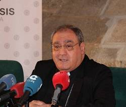 Gil Tamayo, obispo de Ávila, 3 semanas hospitalizado: «Estoy cerca de vosotros y os siento cercanos»