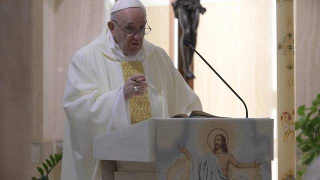 El Papa recuerda especialmente a los ancianos que están en las residencias y pide rezar por ellos
