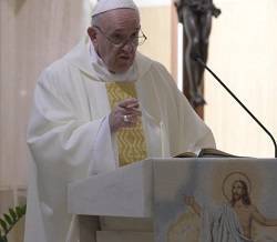 El Papa recuerda especialmente a los ancianos que están en las residencias y pide rezar por ellos