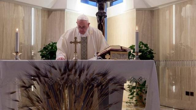 El Papa recuerda que el «ideal» de la Iglesia se da con la presencia del pueblo y los sacramentos