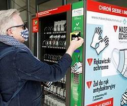 Nuevas normas en Polonia: misa pública sí, pero con un feligrés cada 15 m2 y todos con mascarilla
