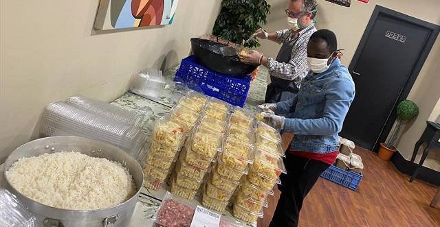 Cáritas Córdoba reparte 2.000 comidas por semana en barrios pobres: atiende 20.000 familias