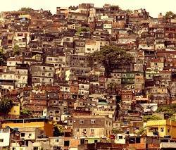 Misionero en Brasil: «No quiero pensar si el coronavirus entrase indiscriminadamente en las favelas»