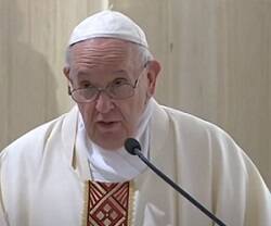 «El tiempo de crisis no es momento de hacer cambios, sino de fidelidad y conversión», dice el Papa