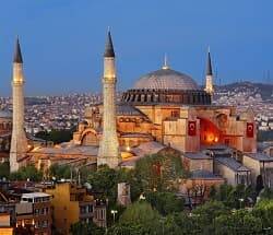 La llamada a la oración musulmana desde Santa Sofía: ¿un nuevo intento para convertirla en mezquita?
