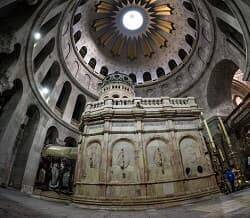 El Santo Sepulcro de Jerusalén vuelve abrir a los peregrinos: podrá haber 50 a la vez en su interior