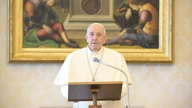 El Papa, en el Regina Coeli, anima a dar testimonio: «Estamos llamados a dar razones de nuestra fe»