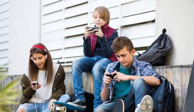 Tres hijos, más de 10 años sin tener TV y con el móvil controladísimo... «y nos va muy bien»