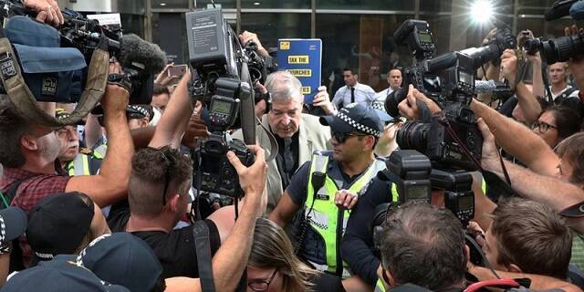 La prensa machacó al cardenal Pell, la justicia le liberó y ahora la prensa es la llevada a juicio
