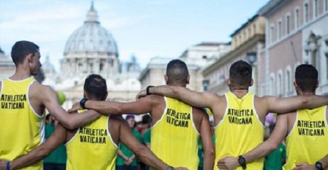 Los atletas del Vaticano subastarán objetos deportivos del Papa para ayudar contra la pandemia