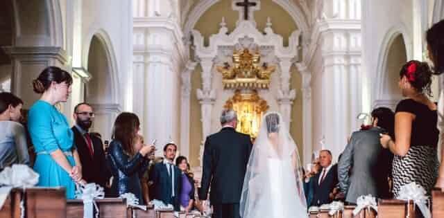 Más bajón de bodas católicas en España: 34.000 bodas en la iglesia frente a 130.000 bodas civiles