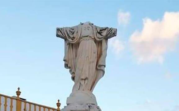 Profanan el monumento al Sagrado Corazón de La Roda de Andalucía destrozando sus manos y su rostro