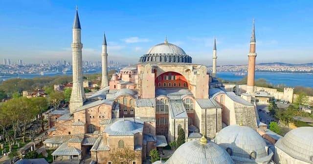 Erdogan aprieta para islamizar Santa Sofía: el Consejo de Estado se pronunciará en próximas semanas