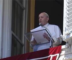 El Papa advierte en el Ángelus sobre tres peligros que pueden tener los apóstoles de hoy en día