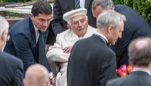 Benedicto XVI regresa al Vaticano y acaban así los rumores acerca de que se quedaría en Alemania