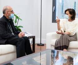 Omella se reúne en Moncloa con la vicepresidenta Calvo: Iglesia-Gobierno, una relación complicada