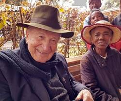 Muere el padre Ganapini: 58 años misionero en Madagascar, construyó más de 100 escuelas rurales