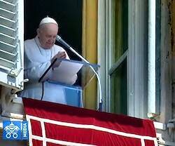 Aplauso del Papa a los abuelos: pide a los jóvenes la «fantasía del amor» si no pueden ir a verles