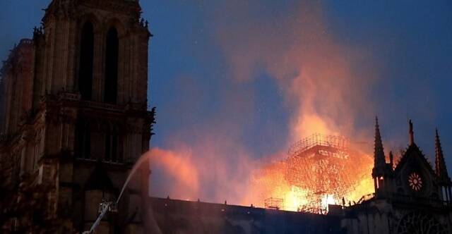  Arden catedrales y decenas de iglesias francesas: «¿Es la fase final de la descristianización?»