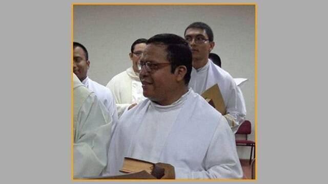 Conmoción en El Salvador con el asesinato del padre Ricardo Cortéz, rector del Seminario Romero