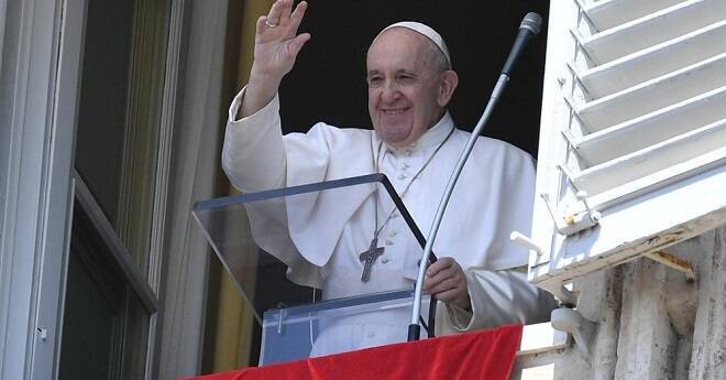 Ante la tentación de sentirse abandonado por Dios, el Papa habla de la luz del «testimonio de la fe»