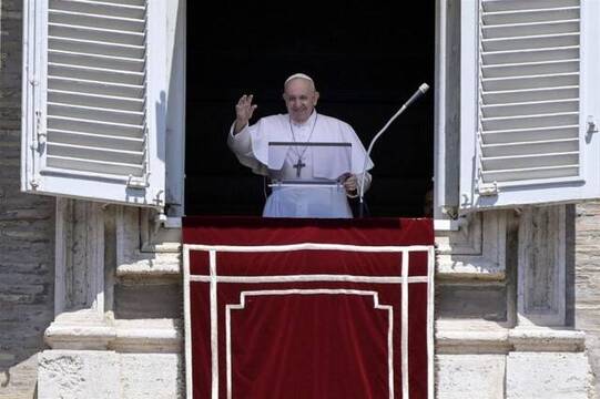 «La Iglesia está abierta a todos, Dios quiere que todos conozcan la verdad»: Ángelus del Papa