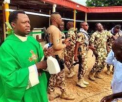 Militares nigerianos se unen a la misa tras combatir contra Boko Haram: fue «una emotiva Eucaristía»