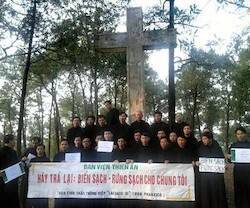 Los benedictinos de «la colina de la Cruz», acosados y asediados por el gobierno vietnamita