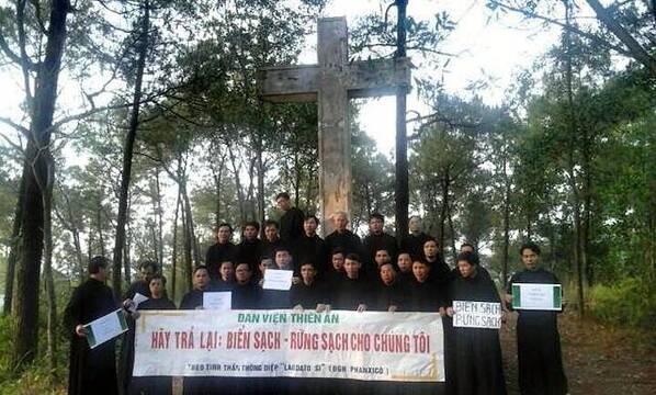 Los benedictinos de «la colina de la Cruz», acosados y asediados por el gobierno vietnamita