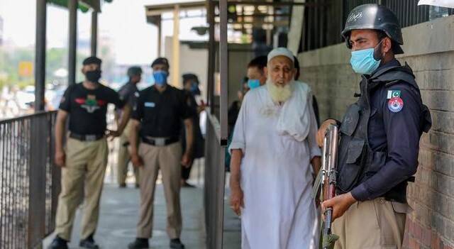 Un tribunal de Pakistán condena a muerte a un cristiano: su jefe dice que enviaba SMS contra Mahoma