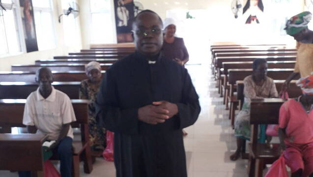 Sectas crecientes en una zona donde la Iglesia aún no está afianzada: el gran reto del padre Mangué