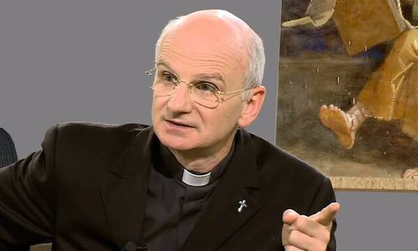 El padre Jean-Pascual Duloisy se enfrenta unas tres veces al mes al demonio en grandes exorcismos.