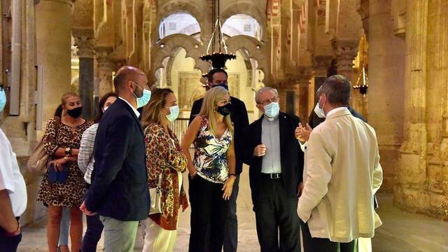 El cabildo-catedral de Córdoba entrega a la Junta los estudios para la restauración del mihrab