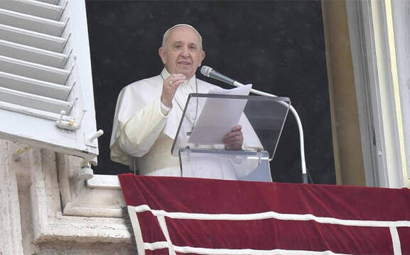 El Papa en el Ángelus: el Evangelio no está reservado para unos pocos elegidos