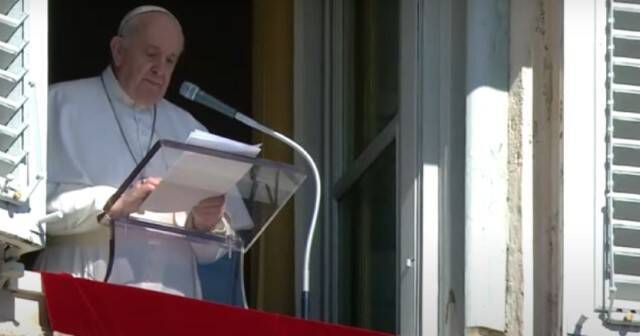 Hay que cumplir con impuestos y leyes justas, pero Dios tiene primacía sobre la vida, dice el Papa