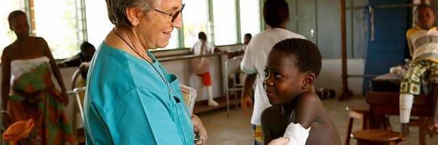 Julia, la misionera que revolucionando la sanidad africana es pionera contra la «úlcera de Buruli»