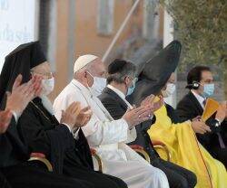Encuentro interreligioso por la Paz: Dios pedirá cuentas a los que fomentan divisiones, dice el Papa