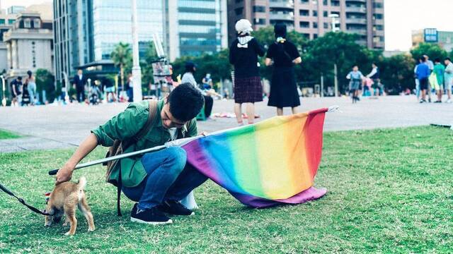 Un manifestante LGBT.
