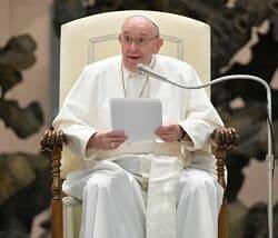 «Jesús se pone a la cabeza de un pueblo de penitentes» que abre camino al resto, explica el Papa